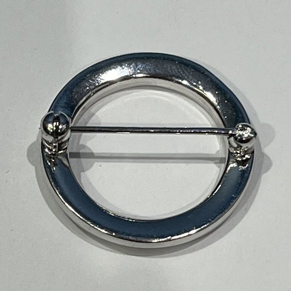 Vintage Unbranded Silver Toned Rhinestone Circle Scarf Pin Brooch - Picture 5 of 11